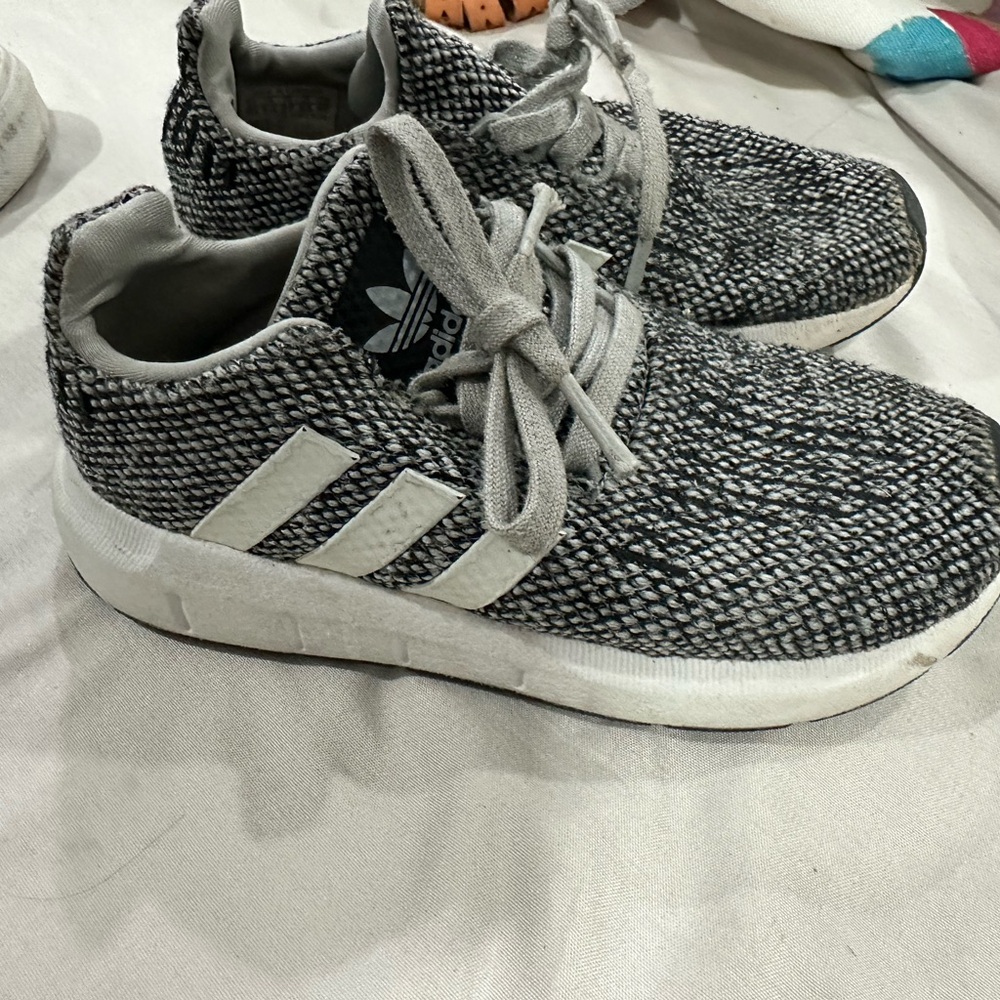 Boys adidas size 10 shoe